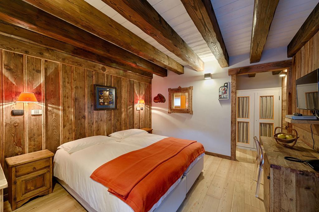 Les Plaisirs D'Antan Hotel Aosta Habitación foto